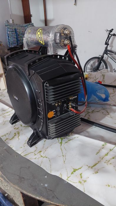 Продам усилитель саббуфер INFINITY