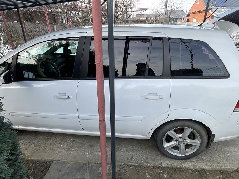 Opel Zafira 2009 – 1.7 CDTI – 7 locuri – Ideală pentru familie