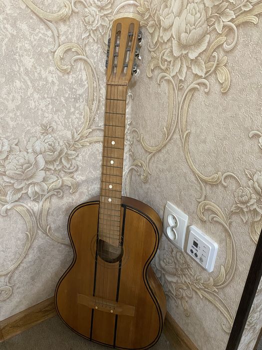 Продам гитару, не дорого!