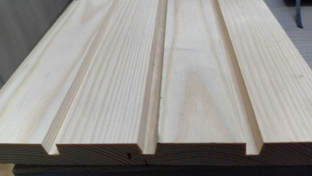 Lambriu lemn pin nordic.