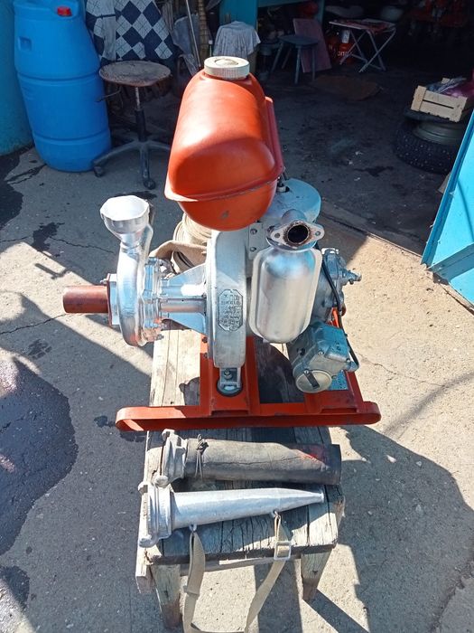 Продам мотопомпу.