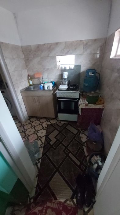 Vând casă cu teren