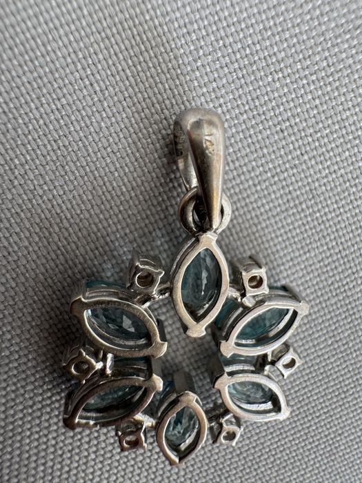 Pandantiv aur diamante acvamarin