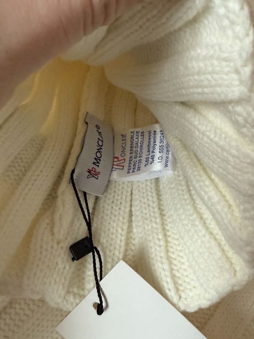 Set caciula si fular Moncler cu eticheta