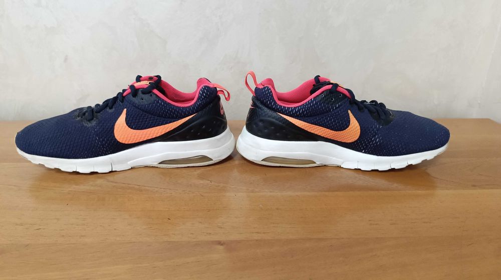 Nike Air Max Motion-В Добро Състояние