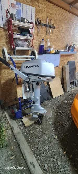 Motor de barca Honda 5 cp 4 timpi dus la 6cp plus impecabil