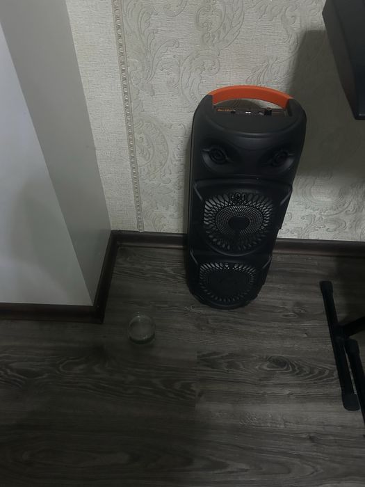 Продается музыкальная колонка беспроводная