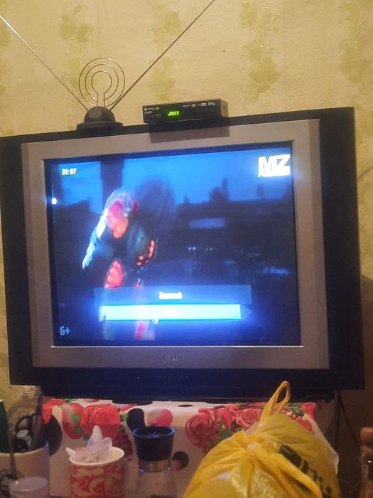 Телевизор большой