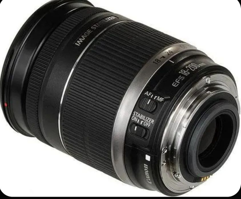 Объектив Canon EF-S 18-200mm
