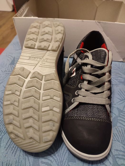 Vând pantofi de protecție marca Elten , mărimea 39