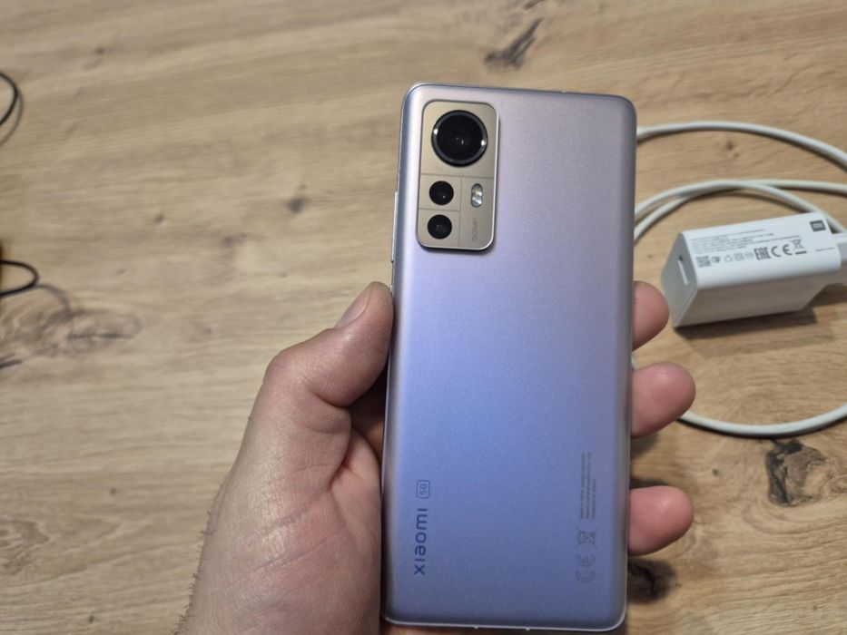 Vând Xiaomi 12 de  256 Giga, impecabil