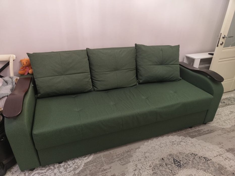 Зеленый диван 50.000