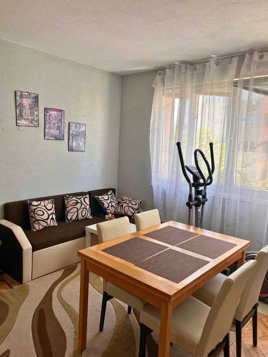 Тристаен апартамент в близост до АУБГ