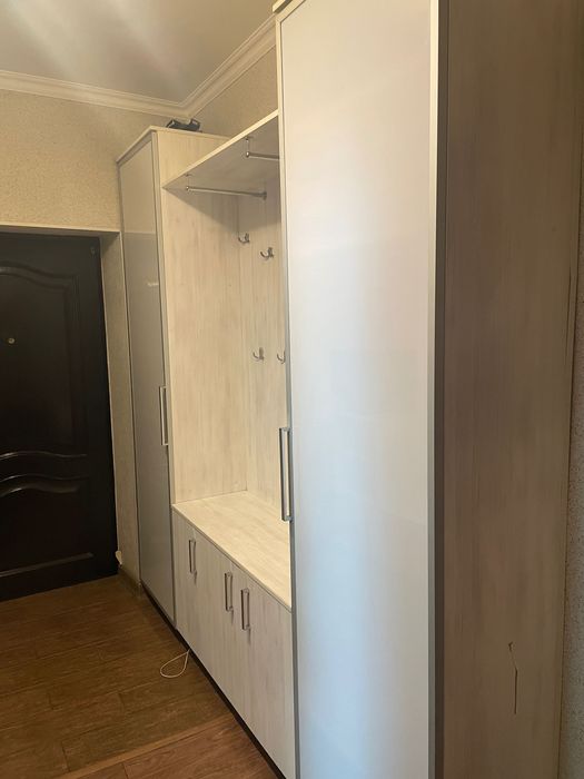 Продаю б/у шкаф в прихожую