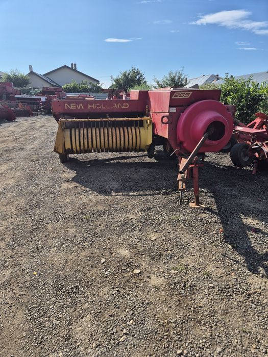 Presa   Balotiera   New    Holand    Zona   de   munte    tractor   mic   30  Cp   adusa  recent