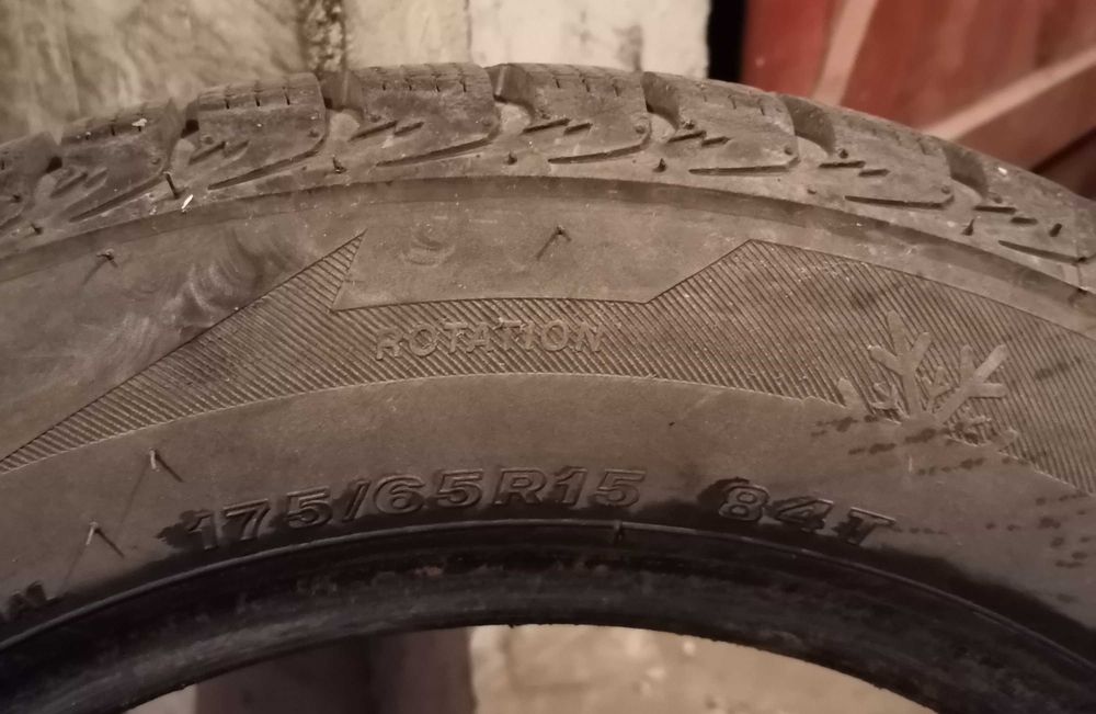Продавам 2 броя зимни гуми 175.65.15 на 1 сезон дот 2019 Daiton
