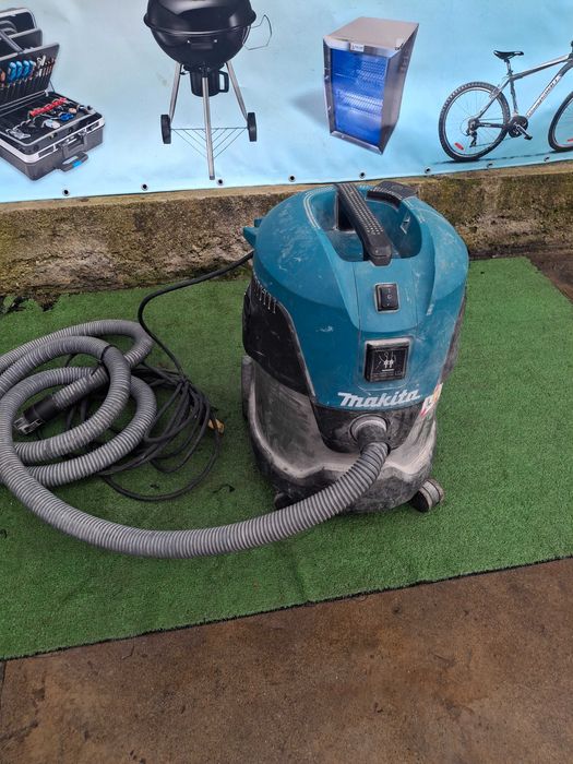 Строителна прахосмукачка за сухо и мокро почистване Makita