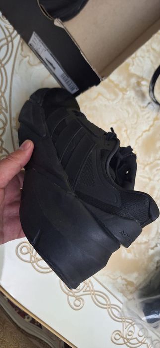 Продам кроссовки оригинал ADIDAS