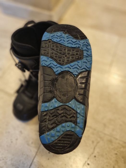 Vând booti de snowboard