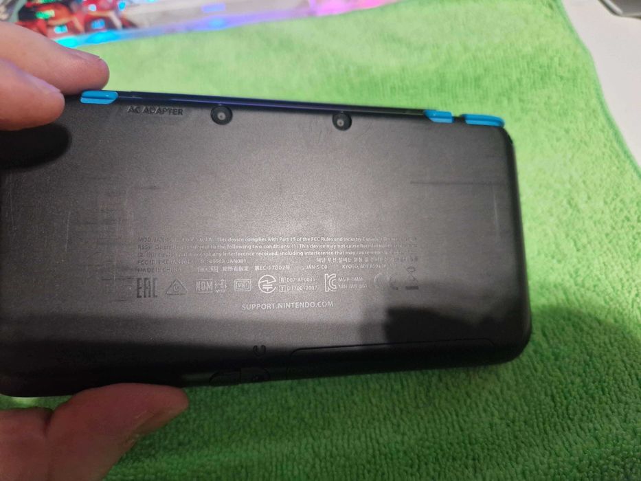 New Nintendo 2DS XL, modat 128gb, negru/albastru