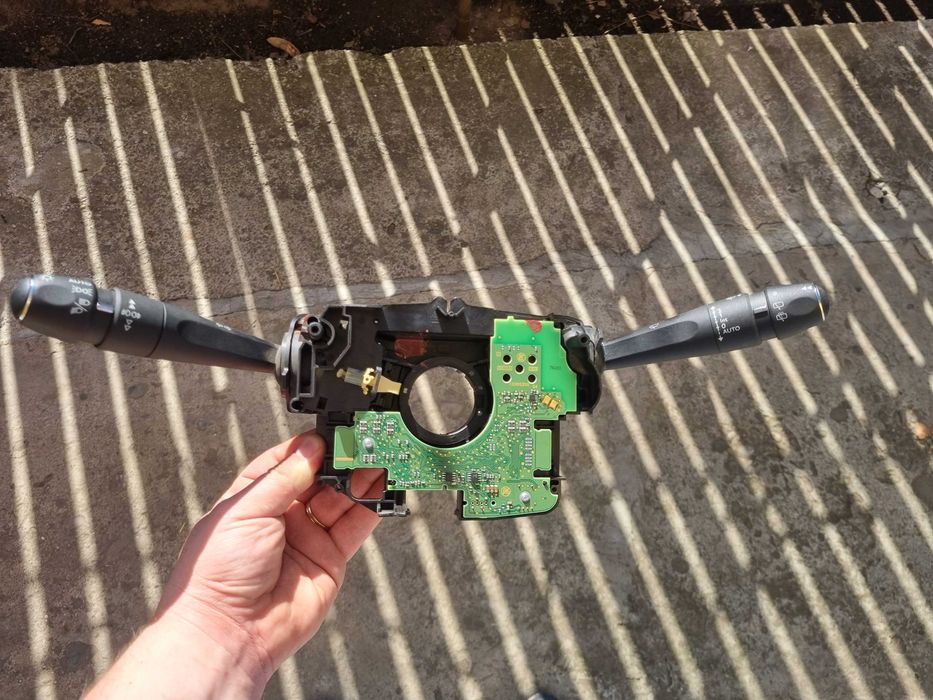 Bloc luminini / Manete semnalizare/ Stergatoare Peugeot 3008