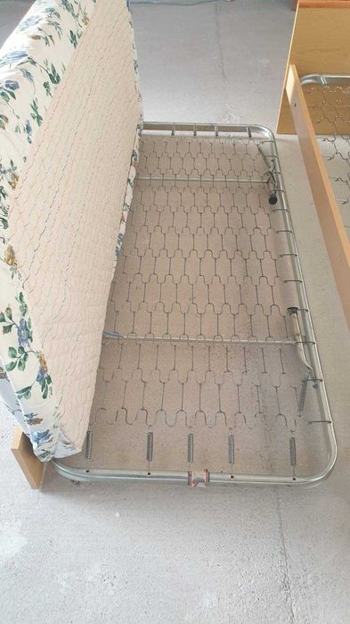 Canapea extensibila schelet metalic