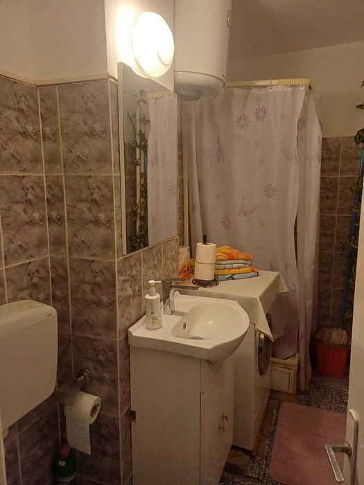 Apartament de vanzare 2 camere decomantate si boxa la subsol