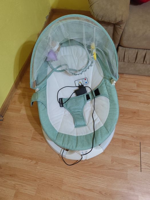 Vând leagăn electric și scoica pentru belusibeluși.