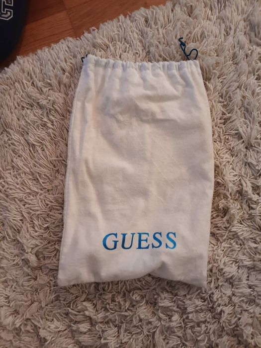 Нови обувки Guess