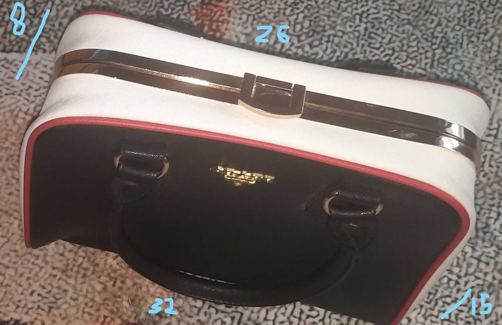 Нови кожени чанти и други чанти, носени, но много запазени