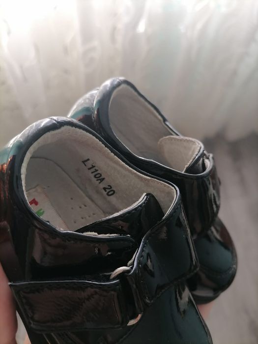 Продам детские туфли