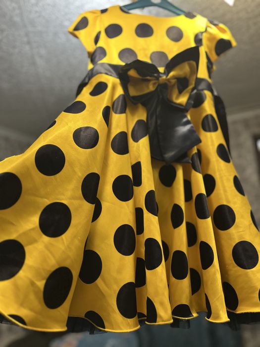 Продам платья на девочку 3-7 лет.