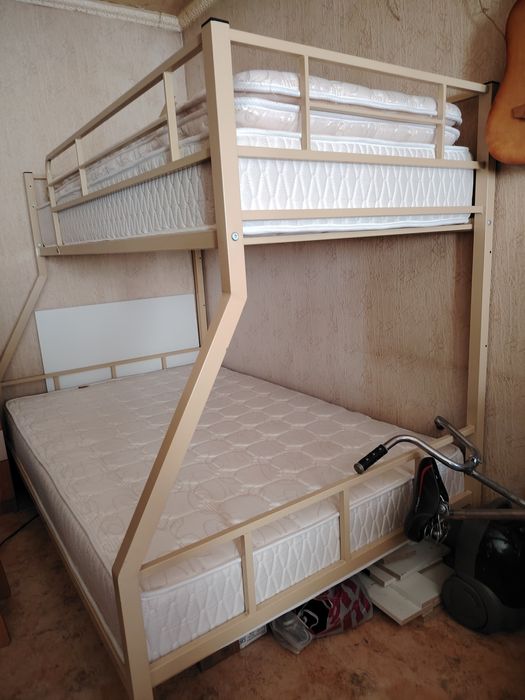 Продам двухярусную кровать