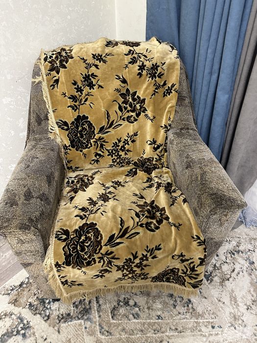 Продается диван с двумя креслами