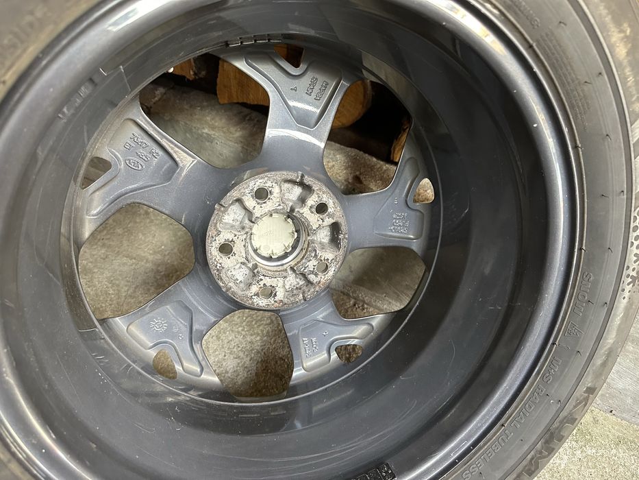 Продавам резервни гуми за Кия Спортидж.Гумите са 16 и 17 цола.