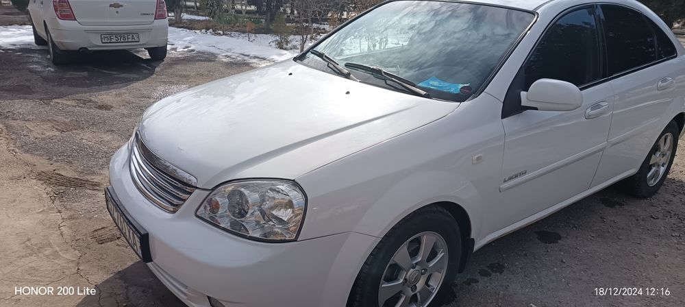 Lasetti xolati ajoyib