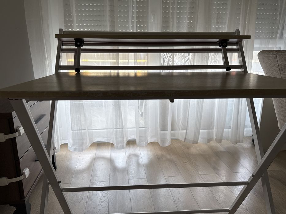 Birou pliabil / masă pliantă – ideal pentru spații mici