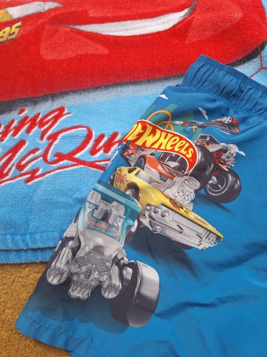 Бански h&m hot wheels и пончо McQueen
