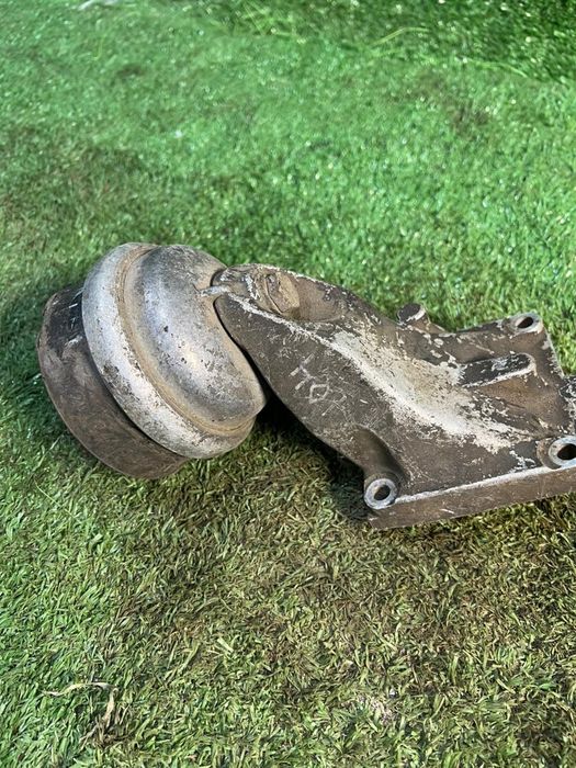 Подушка опора двигателя Мерседес Мерс е320 104 е280 Mercedes e280 e320