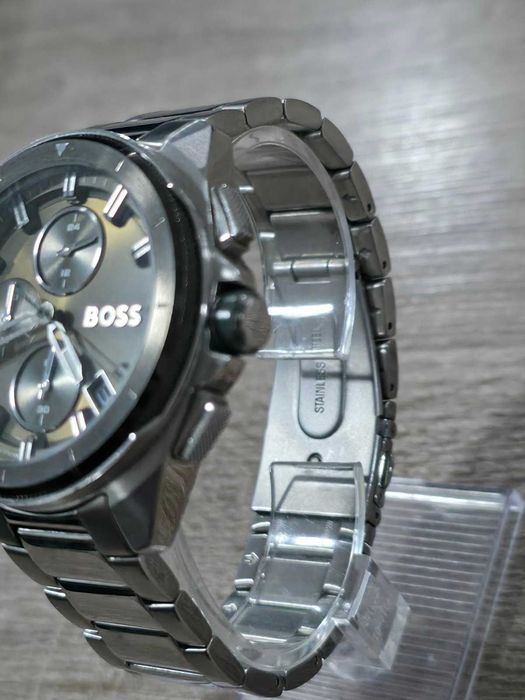 Часовник Boss Volane