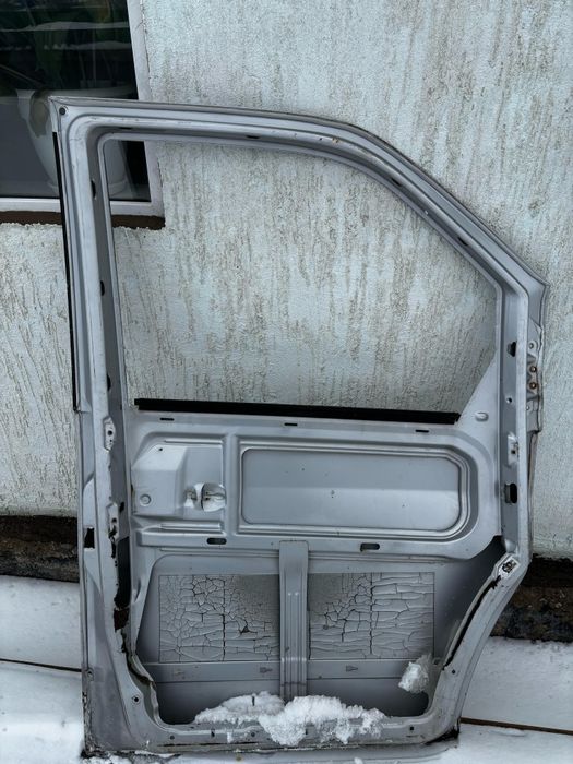 Продам двери на Мерседес Вито