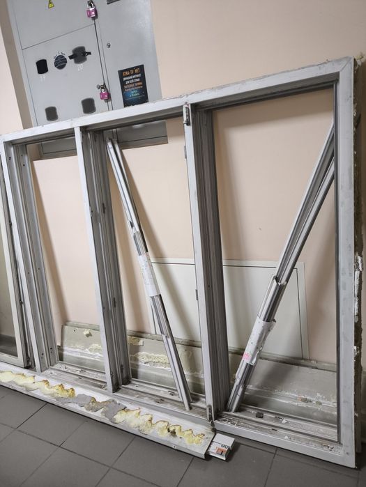 Продам окна б/у 60000