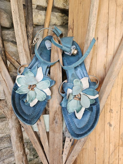 Дамски кожени сабо и сандали