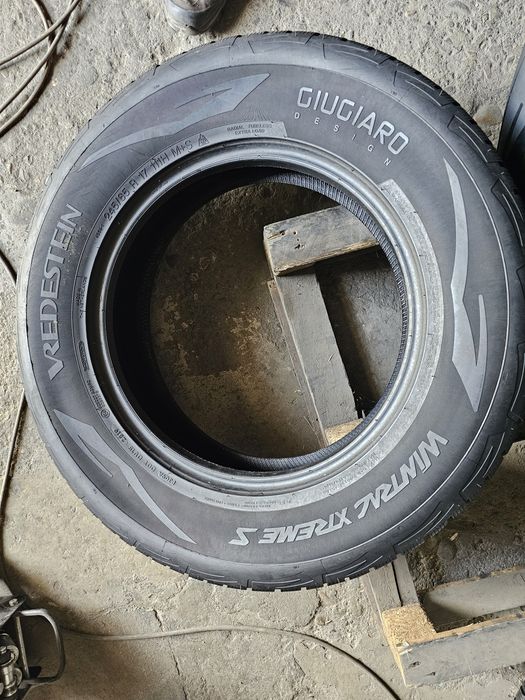 4 anvelope iarna 245 65 17 Vredestein