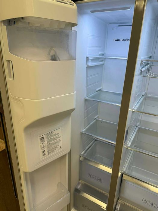 Хладилник SAMSUNG Side By Side