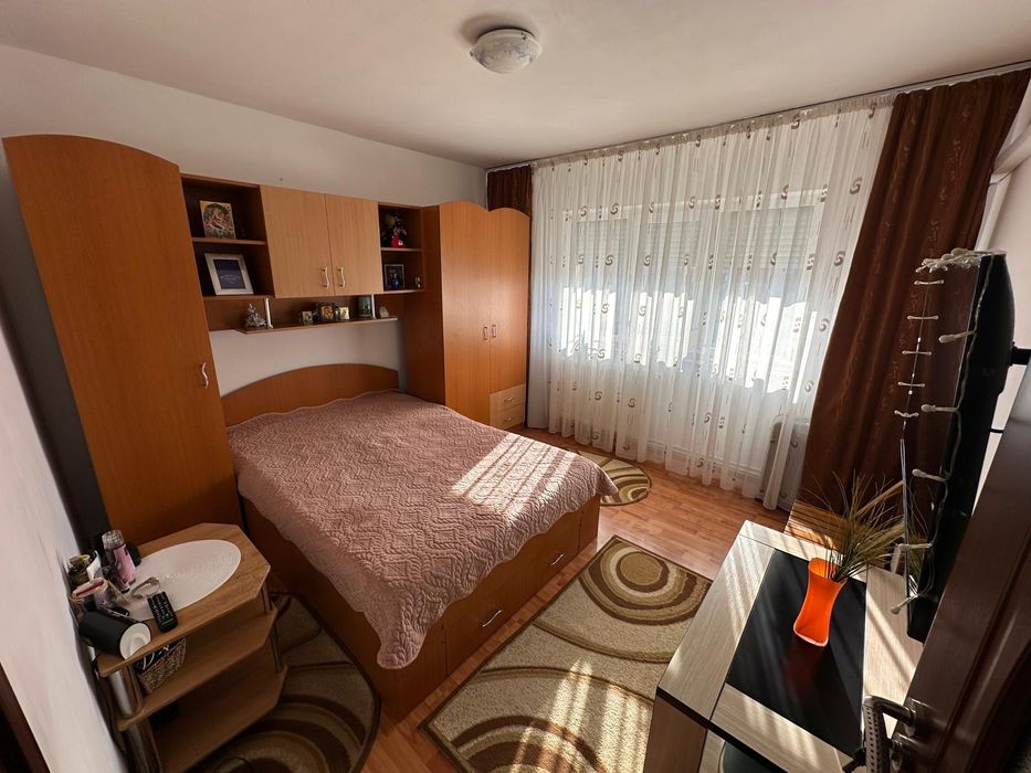 3 camere, cartier Sarari, 2 băi, mobilat complet, direct proprietar