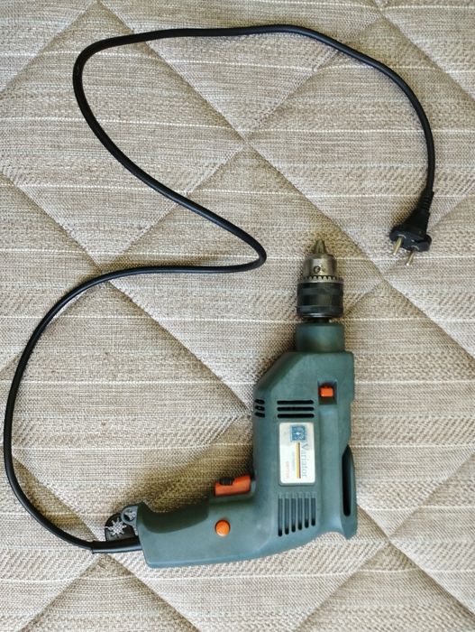 Электролобзик и перфоратор