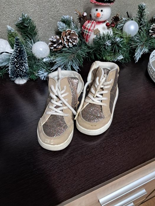 Vand papuci second-hand