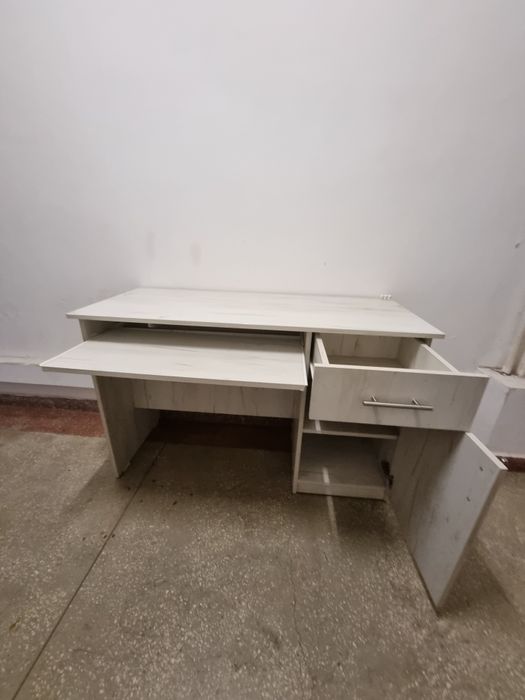 Birou pentru diferite activități
