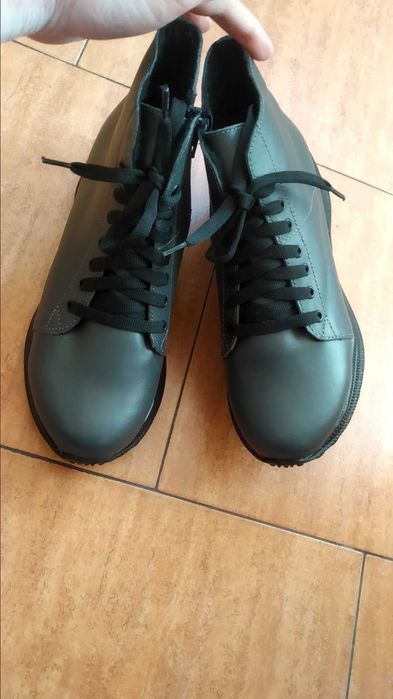 Нови спортни боти естествена кожа 38 номер